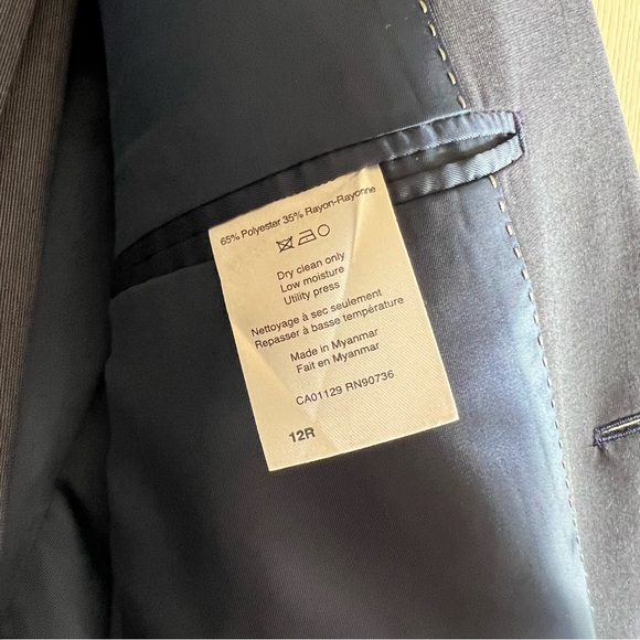 Boys Michael Kors 2 piece Suit (with tie) - Picture 4 of 7